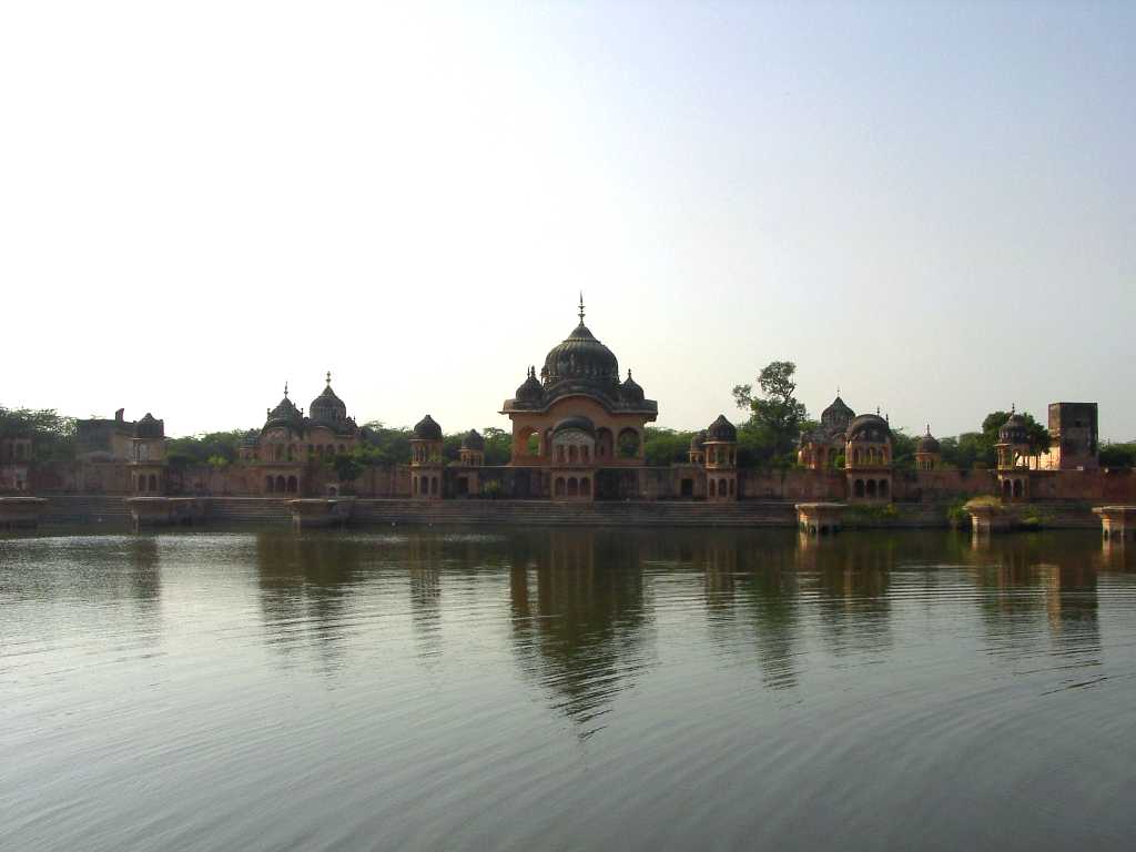 gal/Vrindavan_Dhama/KusumSarovaraBIG.jpg