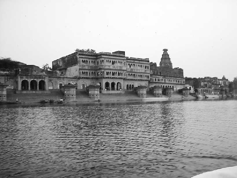 gal/Vrindavan_Dhama/YamunaPAlace.jpg